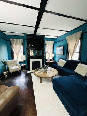 Smart TV - Big Groups & Events Welcome! 2 Home Estate! (Birmingham)