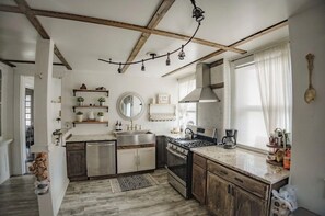 Fridge, microwave, oven, stovetop - Big Groups & Events Welcome! 2 Home Estate! (Birmingham)