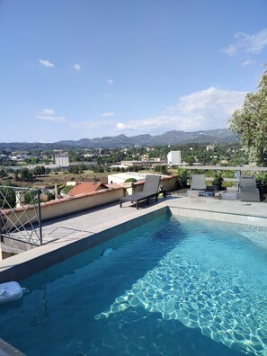 Outdoor pool, a heated pool