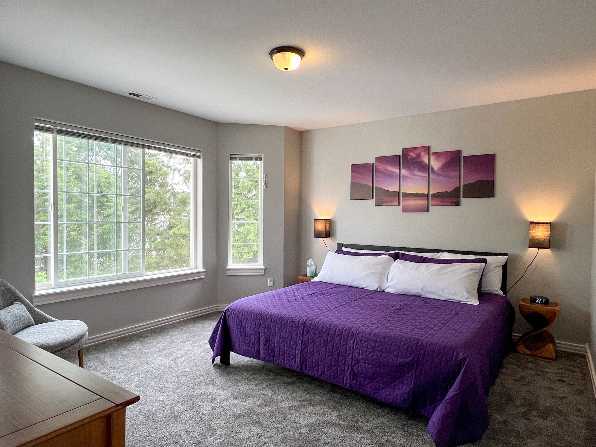 5 bedrooms, desk, iron/ironing board, travel cot