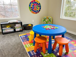 Children’s area - Lakefront Getaway with Game Room and Theater Seating (Moses Lake)