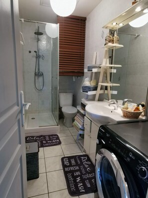 Shower, hair dryer, towels, toilet paper