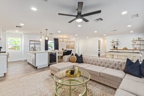 TV, offices - Viva Las Scottsdale by Scottsdale Beach Club - NEW (Scottsdale)