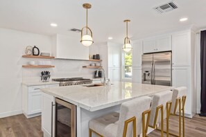 Fridge, microwave, oven, stovetop - Viva Las Scottsdale by Scottsdale Beach Club - NEW (Scottsdale)