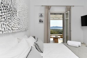 3 bedrooms, iron/ironing board