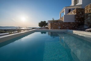 3 bedrooms, iron/ironing board - Ciel Villas Paros (Paros)
