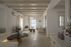TV, fireplace - Ciel Villas Paros (Paros)