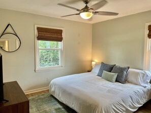 3 bedrooms, travel cot, WiFi