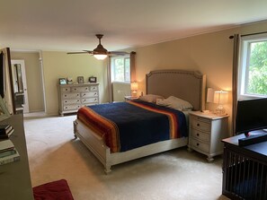 4 bedrooms, in-room safe, desk, WiFi - 🏟Craftsman 4 bed, 2.5 bath House🥇Just 5 min from Hayward Field. 🥈Hot Tub 🥉WiFi (Eugene)