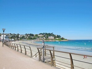 On the beach - Apartment in front of the beach sea view private parking (PERROS GUIREC)
