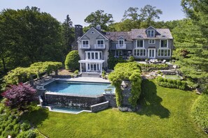 Exterior - Lakefront Estate in Westchester (Waccabuc)