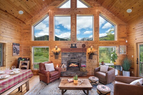 Peaceful chalet, 30 min to Glacier NP, views of Flathead Valley, Heaven on Earth