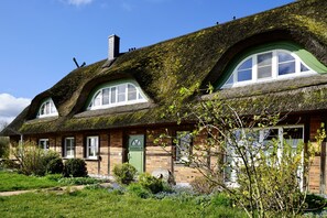 Exterior - Reethaus Mertinat For Ten 4500m²Lake view Baltic Sea 14 pers, 5 bathrooms, sauna, fireplace (Mecklenburg-Vorpommern)