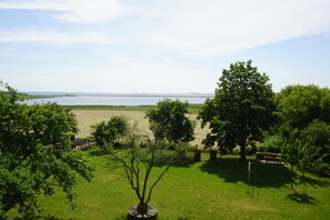 Beach nearby, sun-loungers - Reethaus Mertinat For Ten 4500m²Lake view Baltic Sea 14 pers, 5 bathrooms, sauna, fireplace (Mecklenburg-Vorpommern)
