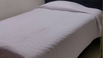 9 Schlafzimmer, Bügeleisen/Bügelbrett, WLAN, Bettwäsche