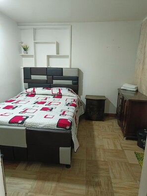 9 Schlafzimmer, Bügeleisen/Bügelbrett, WLAN, Bettwäsche