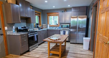 Sunshine Lake Family Oasis w/ Private Sauna