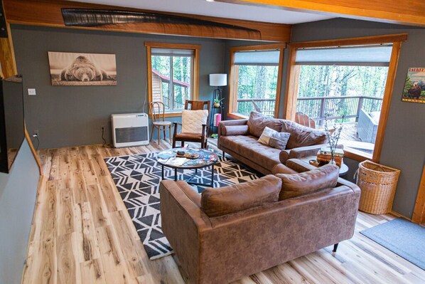 Smart TV - Sunshine Lake Family Oasis w/ Private Sauna (Talkeetna)