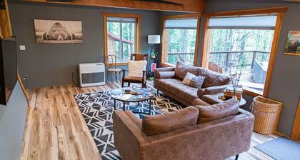 Sunshine Lake Family Oasis w/ Private Sauna