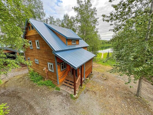 Luxury Lakefront Retreat | Sauna, Dock & Kayaks