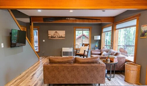 Luxury Lakefront Retreat | Sauna, Dock & Kayaks