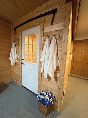 Interior - Sunshine Lake Family Oasis w/ Private Sauna (Talkeetna)