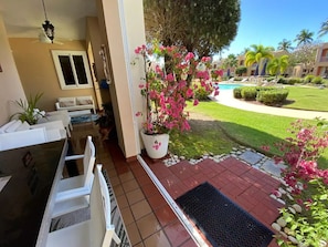 Outdoor dining - Solana Beach House, Garden Unit, Steps to Pool (Palmas del Mar)