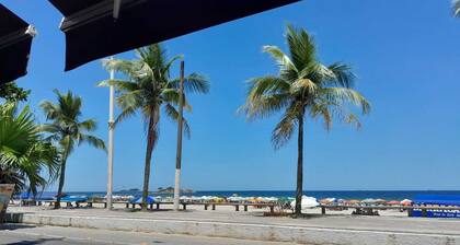 Pitangueiras, center