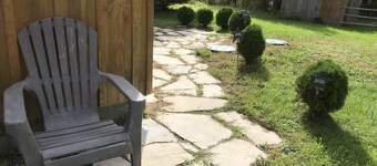 Hepworth Studio Apartment, 3 Wooded Acres