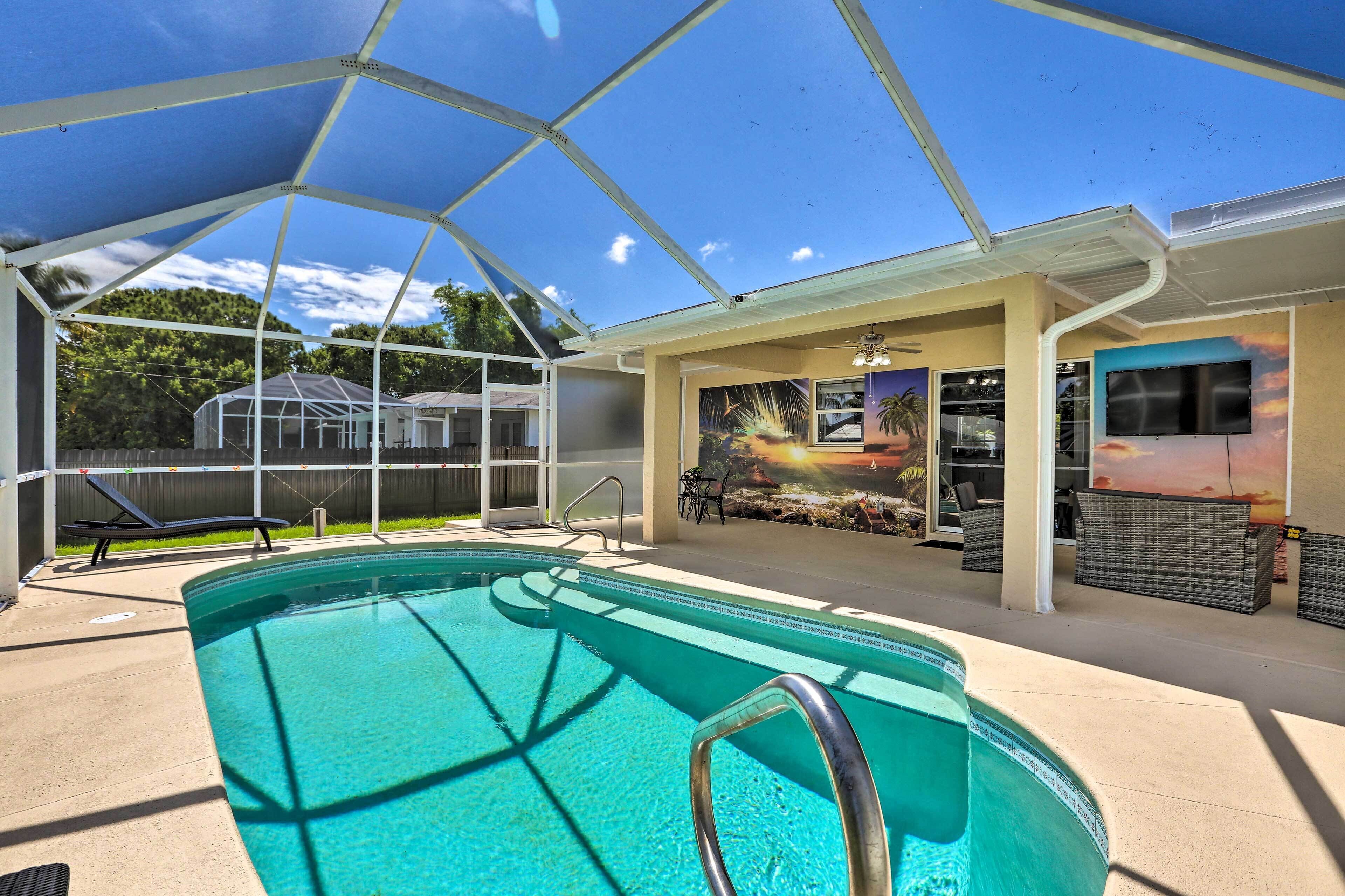 Charming N Fort Meyers Retreat: Pool & Lanai!