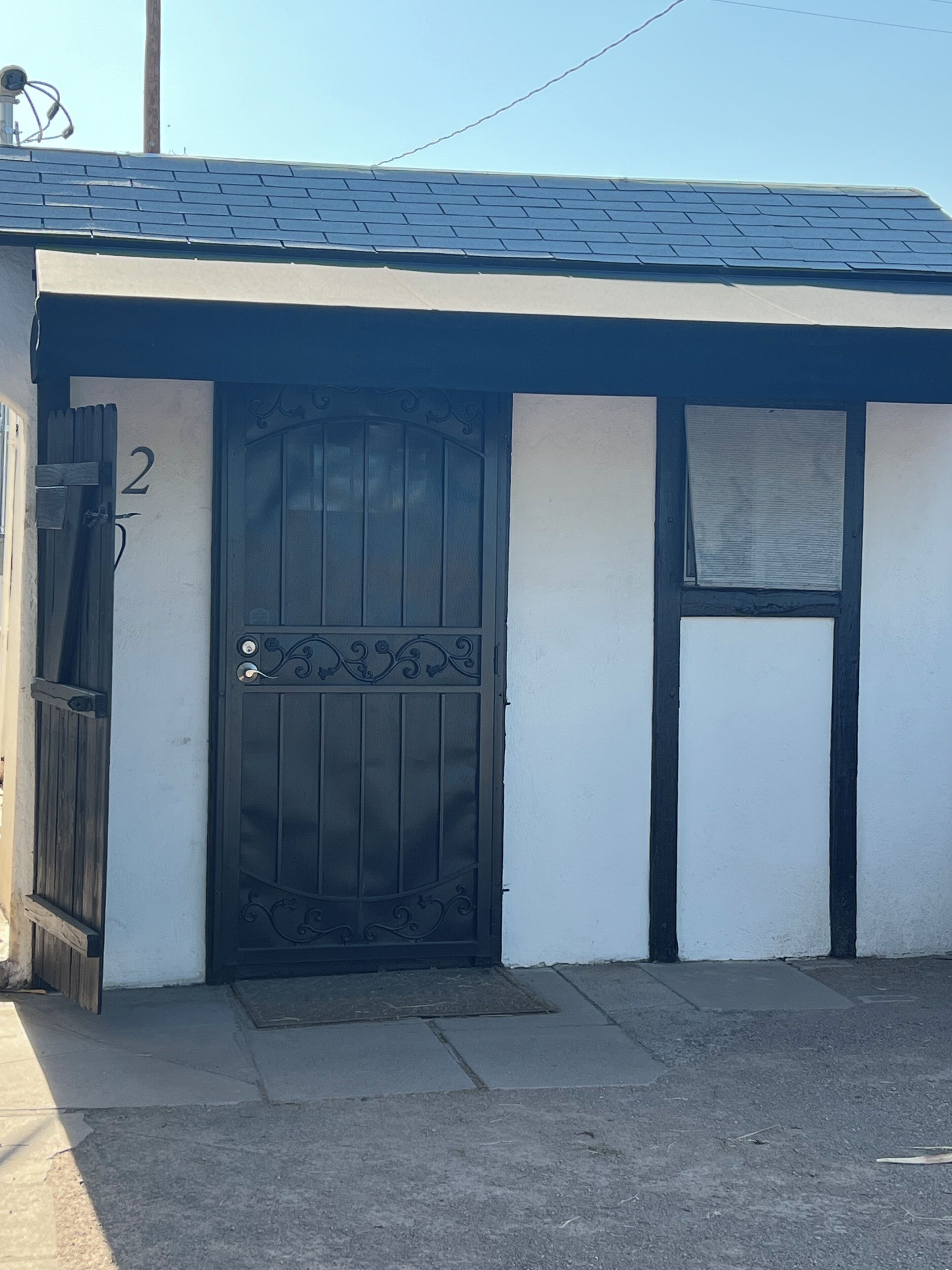 1 bedroom casita in central Phoenix 1-2 miles from 4 major hospitals. 