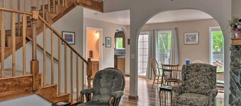 8 Mi to Dtwn Achorage! Home w/ Pet-Friendly Yard