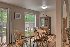 Dining - 8 Mi to Dtwn Achorage! Home w/ Pet-Friendly Yard (Anchorage)