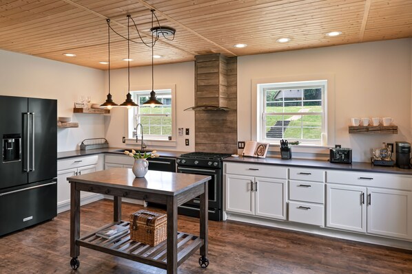 Frigorífic, microones, forn i placa de cuina