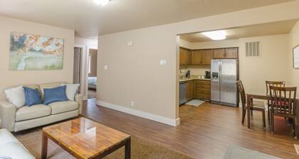 Updated 2-bedroom condo with pool