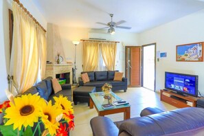 Villa | 3 bedrooms - Villa Tsikkos Ena in Argaka (Argaka)