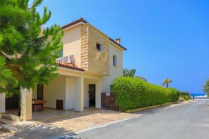 Villa | 3 bedrooms - Villa Tsikkos Ena in Argaka (Argaka)