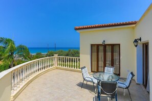 Villa | 3 bedrooms - Villa Tsikkos Ena in Argaka (Argaka)