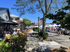 Outdoor dining - Heart of Falmouth Village and Close to Beach (Falmouth, MA)