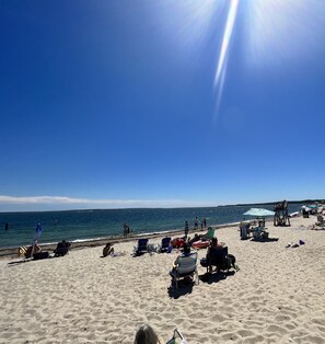 Beach nearby, sun-loungers, beach towels - Heart of Falmouth Village and Close to Beach (Falmouth, MA)