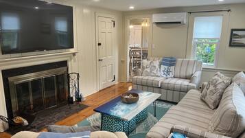 Smart-TV, Bücher, Arbeitsbereiche, Drucker