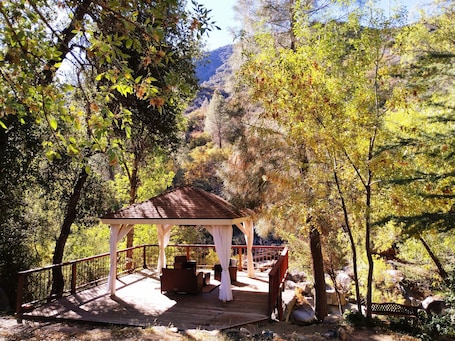 Outdoor treatment areas, aromatherapy, hot stone massages