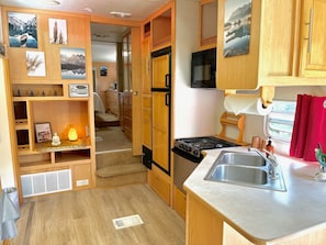 Premier Mobile Home | Private kitchen | Coffee/tea maker, dining tables - Quiet Mind Lodge Retreat & Spa  Sequoias (Kernville)