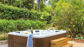 Bañera de hidromasaje exterior