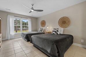 Desk, iron/ironing board, WiFi, bed sheets - 2504 Commons II Brunswick Plantation (Calabash)