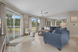 Flat-screen TV - 2504 Commons II Brunswick Plantation (Calabash)