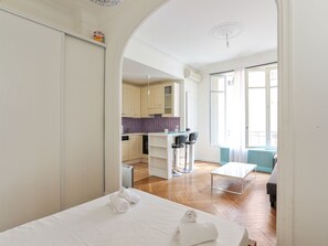 1 bedroom, bed sheets