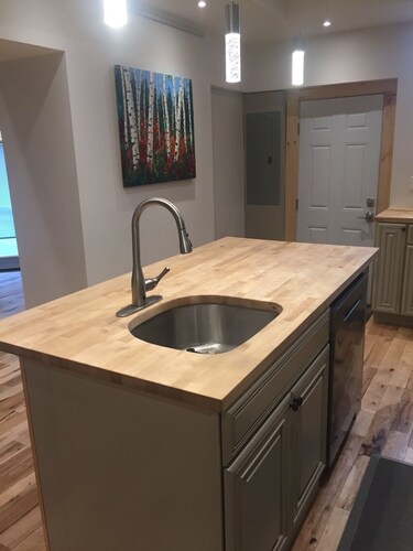 Sleep & Stay where Wild Bill Hickock and Calamity Jane played cards