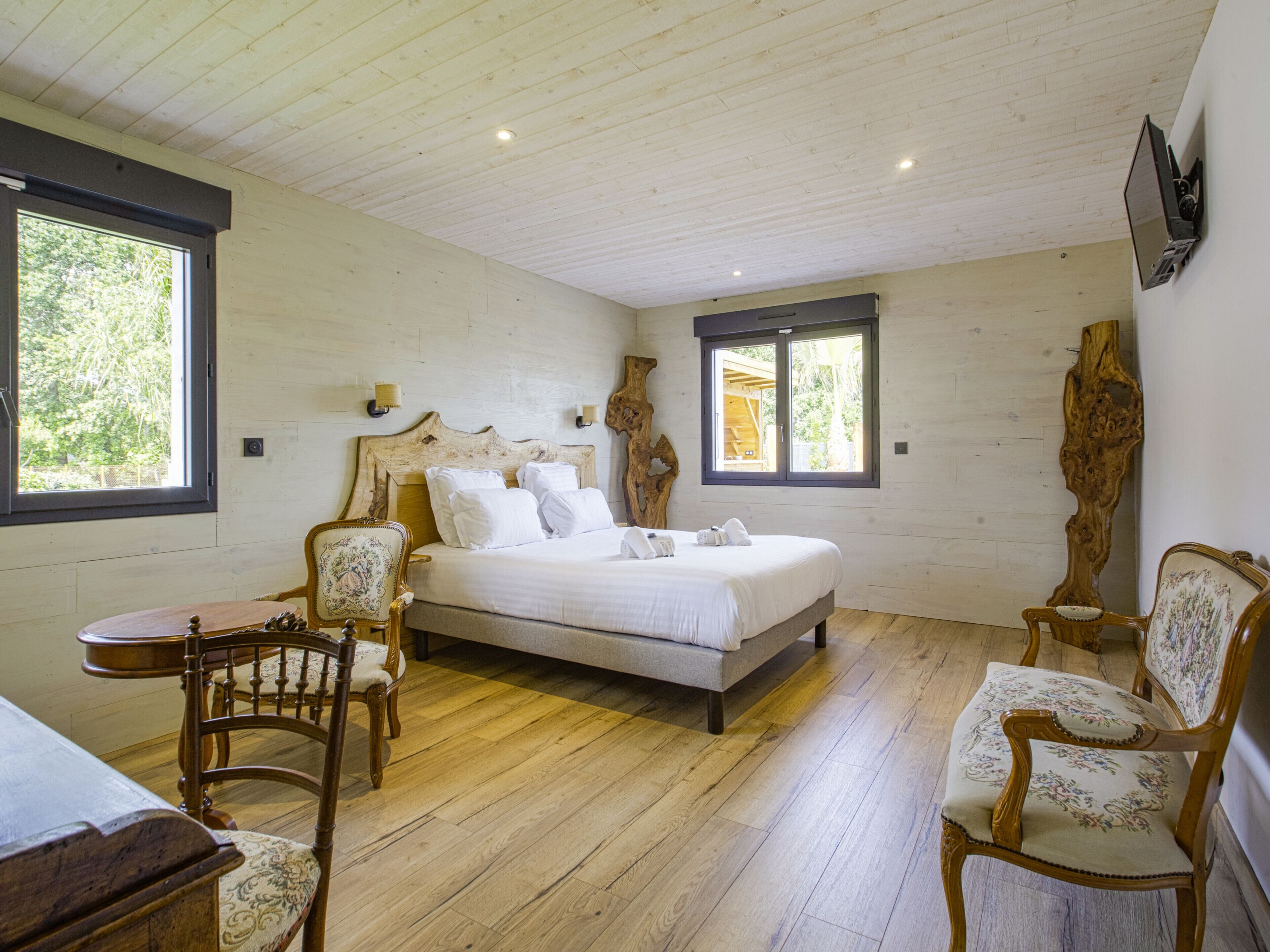 3 chambres, fer et planche à repasser, Wi-Fi, draps fournis