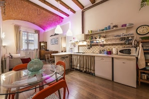 Fridge, microwave, stovetop, dishwasher - Florence Hideaway apartment by Mmega (Firenze)